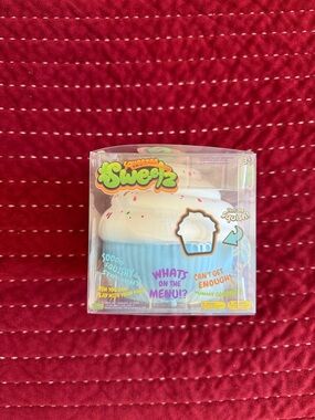 SweeZ Squeezy Cupcake Squishy Toy - Blue & White